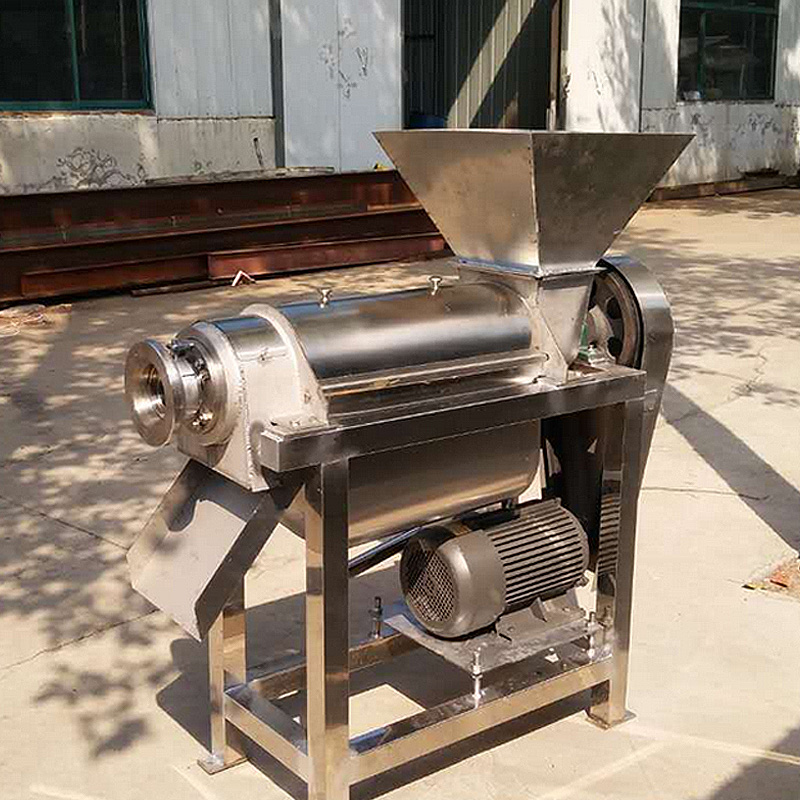 Side view emphasizing the continuous automatic pulp discharge system.