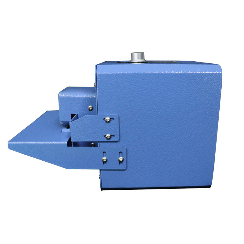 Side view of the automatic packaging and sealing machine.