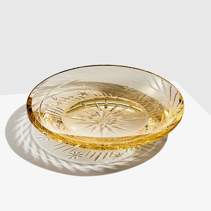 Household models are mostly made of highly transparent soda-lime glass, which features a clear and translucent texture that can perfectly showcase the bright colors of fruits.