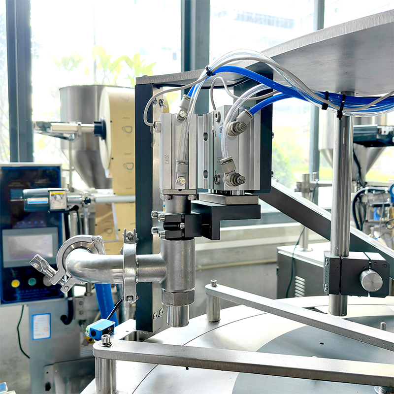 The spout pouch liquid packaging machine has a fast packaging speed.