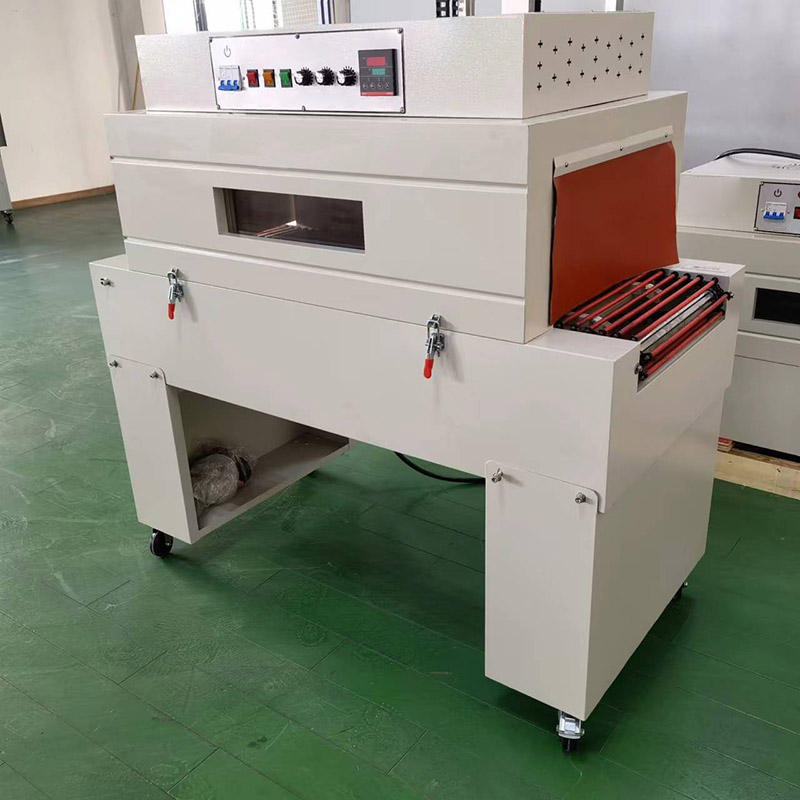 Automatic shrink packaging machines are used in factories.