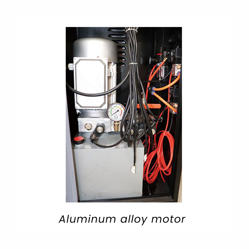 Hydraulic lift with controller equipped with a dedicated controller