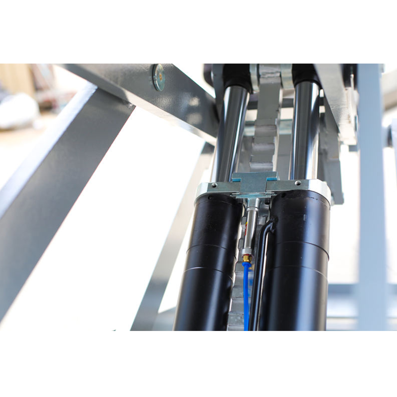 The ultra-thin dual-cylinder car lift is simple and easy to operate.