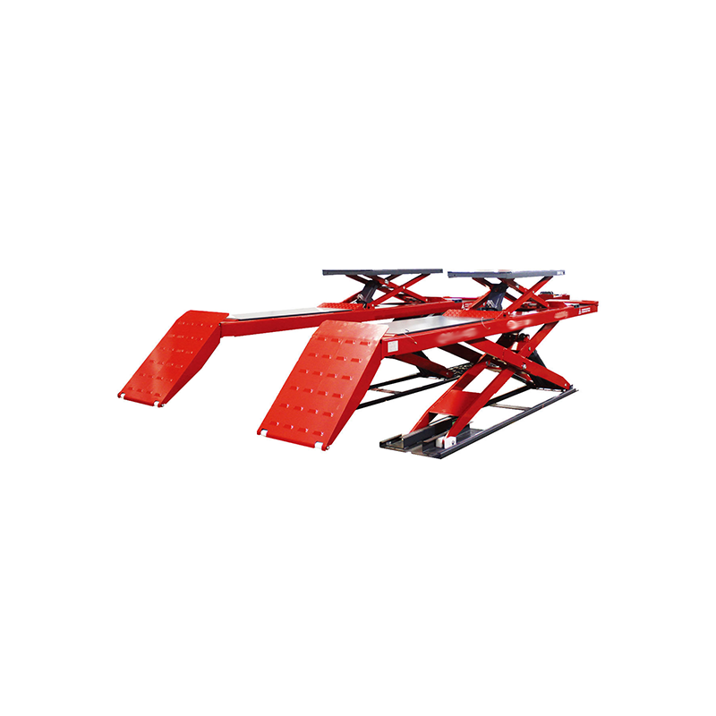The full-rise scissor lift is equipped with a spring-designed ramp.