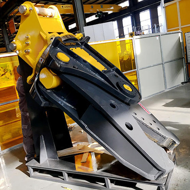 Industrial excavator attachment for heavy-duty metal cutting