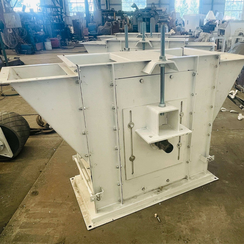 High-capacity grain elevator for industrial and food processing lines