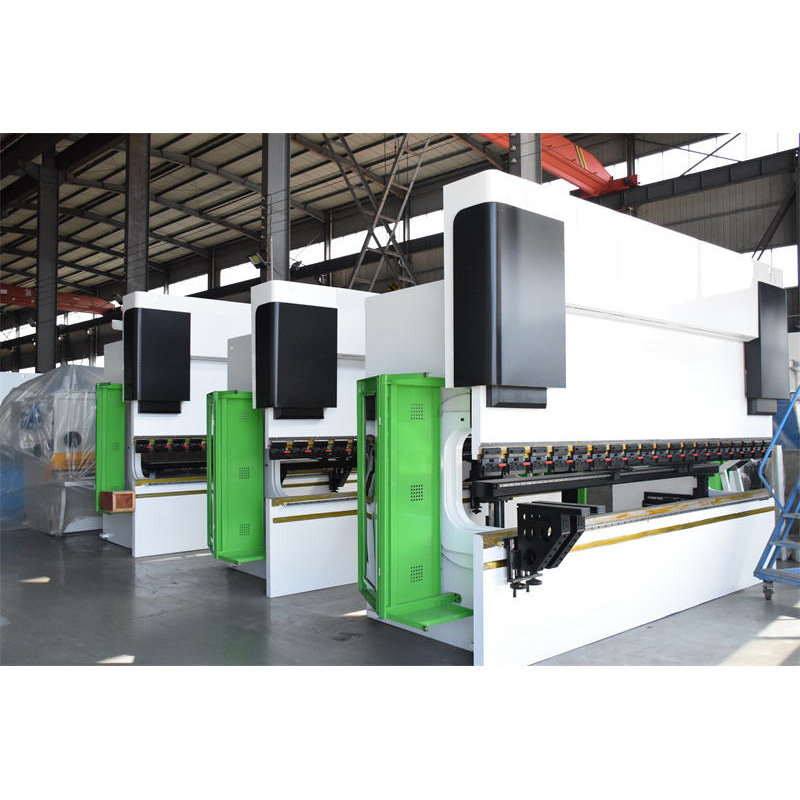 The equipment for processing pipes and bars is in the warehouse.