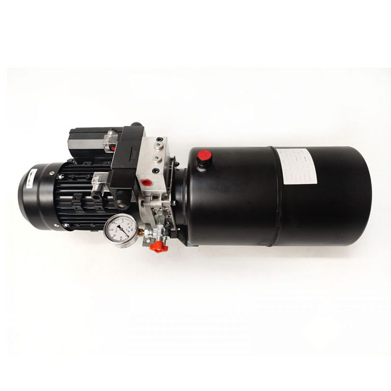 Single acting pump for construction and heavy machinery