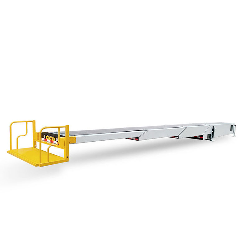 Belt conveyor system for distribution center loading and unloading